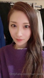 哥哥的小骚宝贝,无毛白虎丝袜高跟情趣肚兜,勾搭送快递的小哥